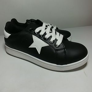 ❤💖We Are NEW!! Qupid black & white Sneakers❤